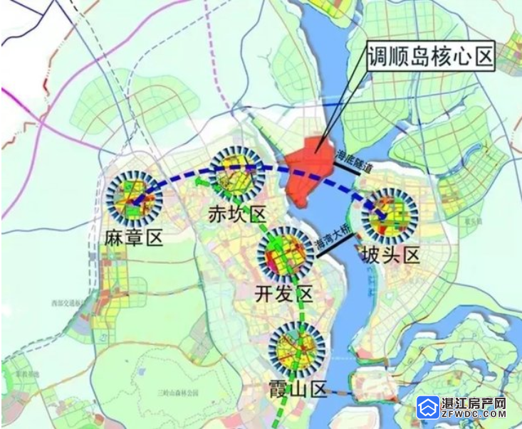 调顺岛处于湛江湾的湾芯,离赤坎市中心仅4公里,在与市区各大老城区